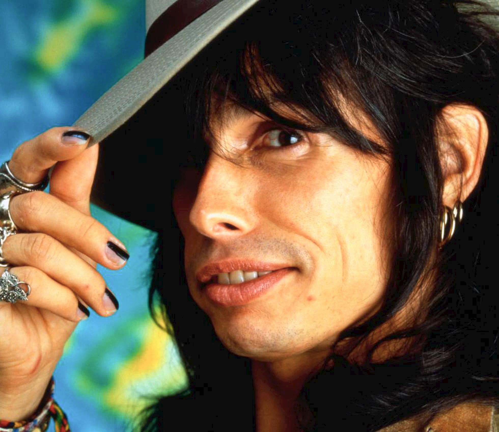 EL PAÍS - Hombres y manicura, se acabaron los prejuicios: mumbai nueva masculinidad pasa por pintarse las uñas